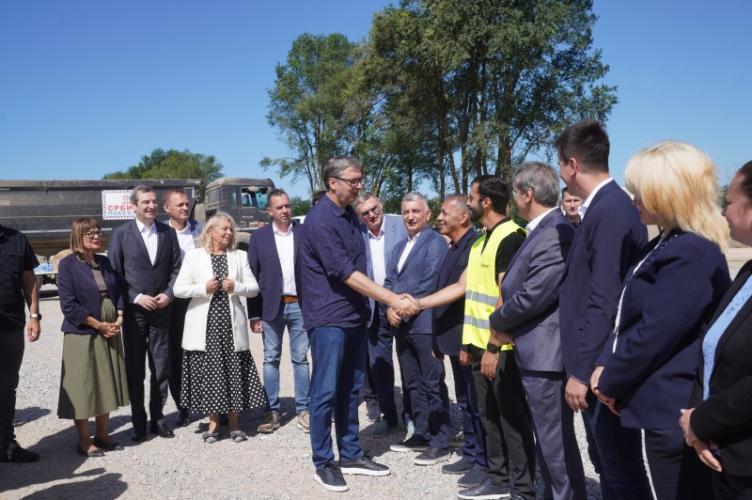 Serbiya Prezidenti A.Vuçiç “Azvirt” şirkətinin tikinti meydançasında olub